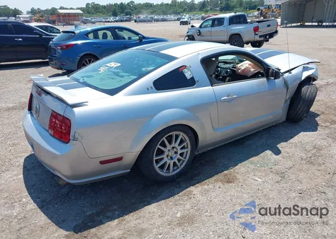 2005 Ford Mustang Gt Deluxe/Gt Premium из США, поврежденный, VIN 1ZVFT82H555185267